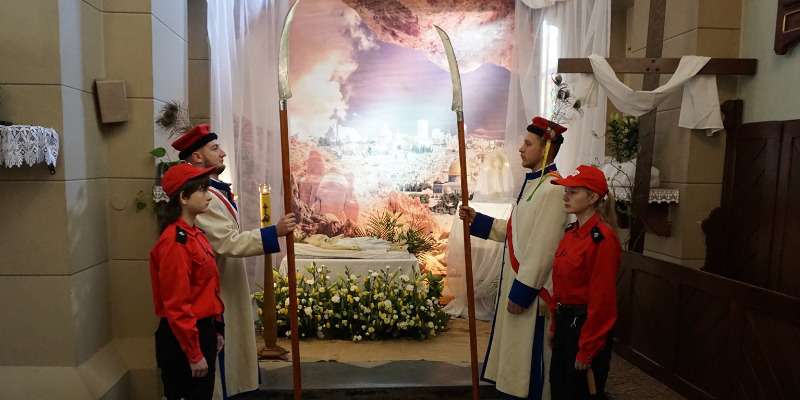 Tradycja czuwania przy Grobie Pańskim w kościele parafialnym w Cieklinie