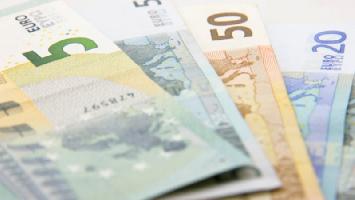 Sprzedaż bezpośrednia. Pranie mózgów przy kawie i ciachu Sprzedaż bezpośrednia. Pranie mózgów przy kawie i ciachu